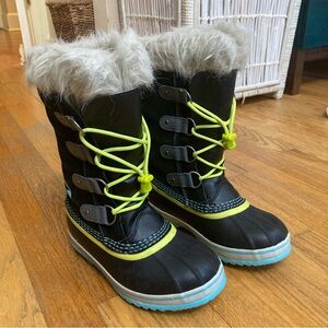Sorel Boots with Faux Fur and Teal Interior